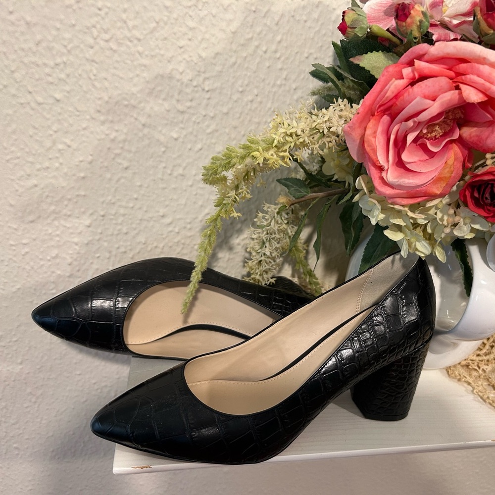 Elegant Black Croc-Embossed Cole Haan Pumps